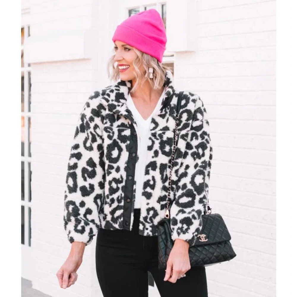 Old Navy Snow Leopard Sherpa Fleece Jacket Button Front Animal Print Teddy, M - Picture 1 of 11